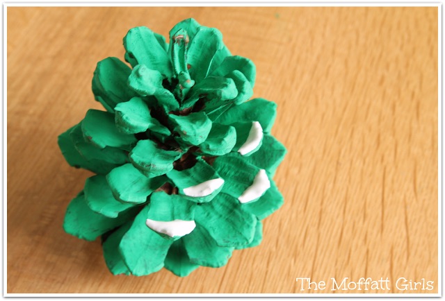 HOW TO: Pine Cone Christmass Tree Craft!