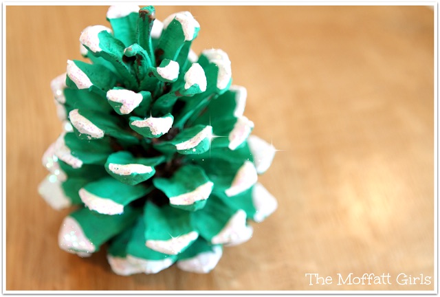 HOW TO: Pine Cone Christmass Tree Craft!