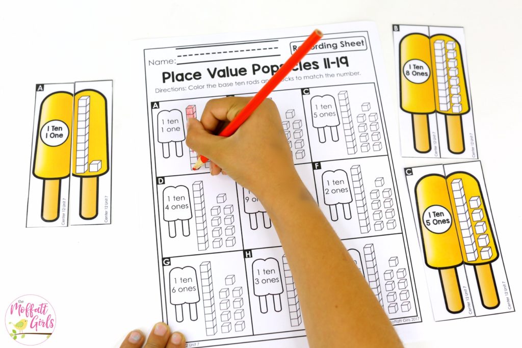 Place Value Popsicles- Fun place value math center to teach tens and ones! Teach base ten math with these hands-on math centers for Kindergarten!