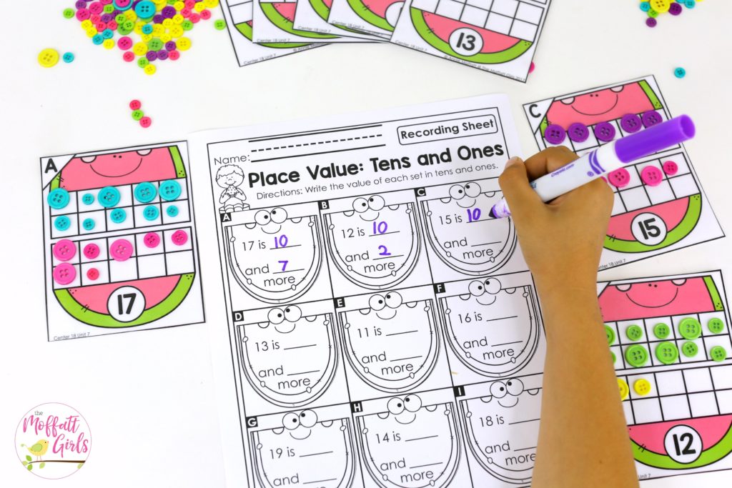 Place Value with Ten Frames- Fun place value math center to teach tens and ones! Teach base ten math with these hands-on math centers for Kindergarten!